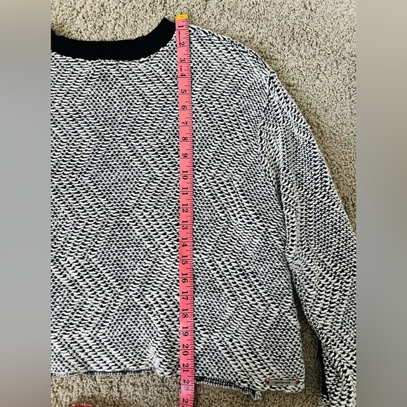 Peace Love World Monochrome Patterned Sweatshirt - Picture 3 of 13